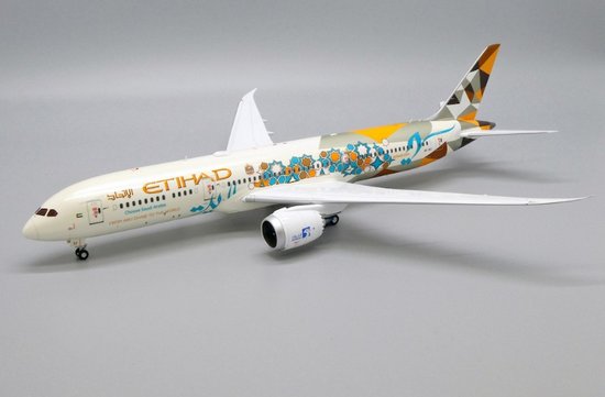 Boeing 787-9 Dreamliner Jet " ADNOC Livery " mit Halter