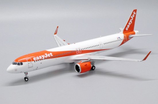 Airbus A321neo EasyJet Europe so stojančekom