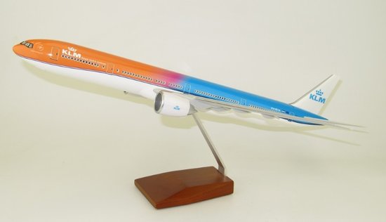 Boeing B777-300 KLM Orange Pride s LED osvetlením kokpitu a kabíny