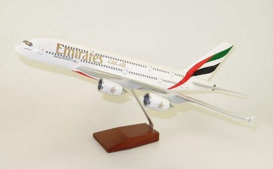 Airbus A380 Emirates Airlines s LED osvetlením kokpitu a kabíny