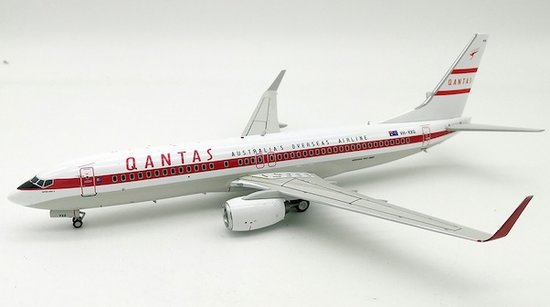 Boeing 737-800 Qantas retro  with stand