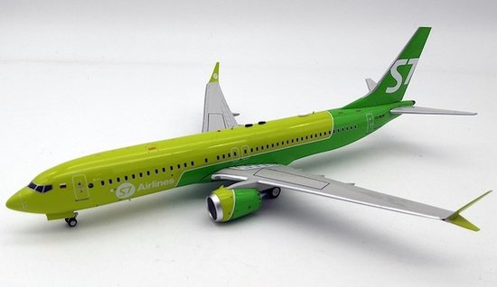 Boeing 737-8MAX S7 Siberia Airlines with stand