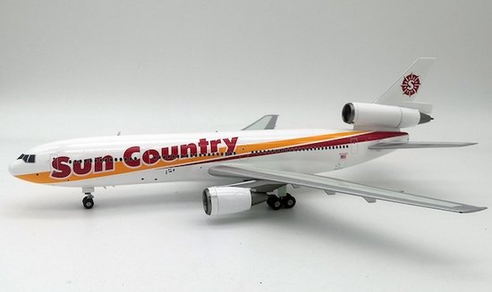 Douglas DC10-15 Sun Country Airlines  with stand