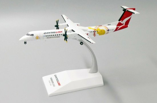 Bombardier Dash 8-Q400 QantasLink with stand