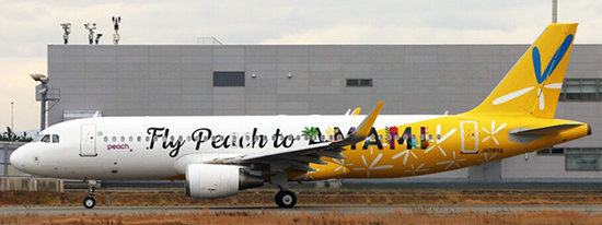 Airbus A320 Peach Aviation " Fly Luigi Amami " mit Halter