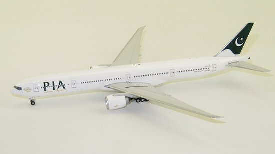 Boeing 777-300ER - PIA