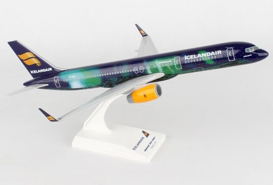Boeing B757-200 Icelandair - "Hekla Aurora Borealis"