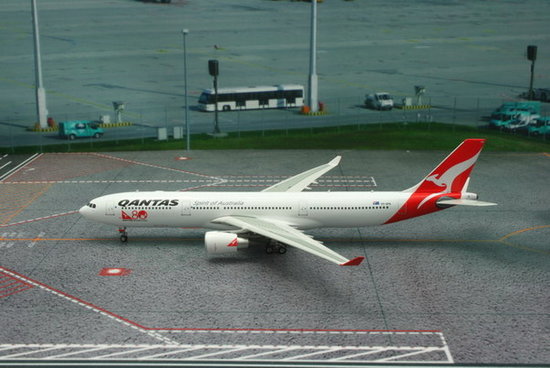 Airbus A330-300 Qantas "80",