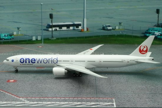 Boeing B777-300ER JAL Japan Airlines " eine Welt "
