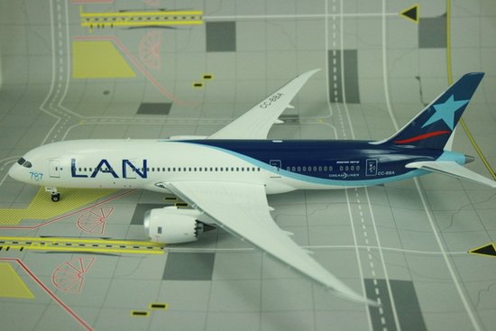 Aircraft Boeing B787-816 LAN Chile Airlines "2010s" Colors
