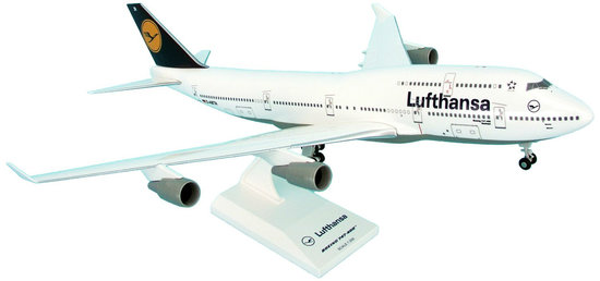 Aircraft Boeing B747-400 LUFTHANSA  WITH GEAR