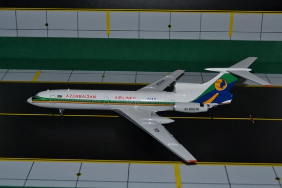 Das Flugzeug Tupolev Tu-154B2 Azerbaijan Air