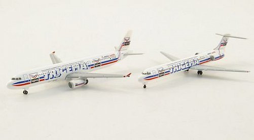 Stellen Sie den Airbus A321 und MD-83 Trigema