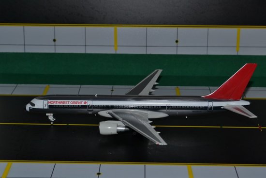 Aircraft Boeing 757-251 NorthWest Orient