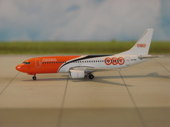 Lietadlo Boeing 737-300QC TNT 