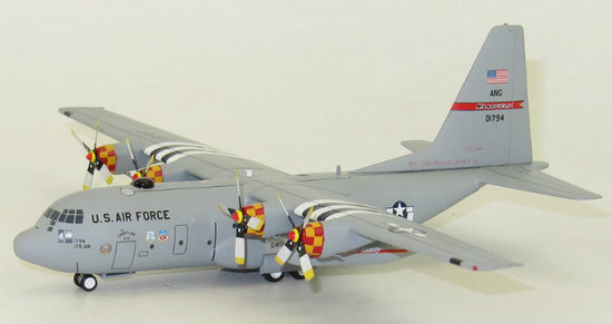 Hercules C130 USAF so stojančekom