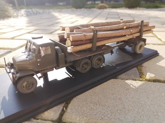 Praga V3S transportiert Holz und Anhänger DAV 7