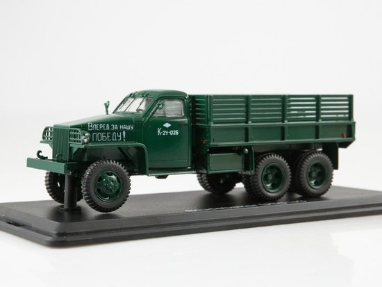 Studebaker US6 U3 flatbed truck - dark green