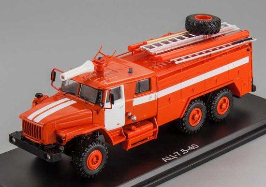 Fire engine AC-7,5-40 (URAL-4320) with white stripes