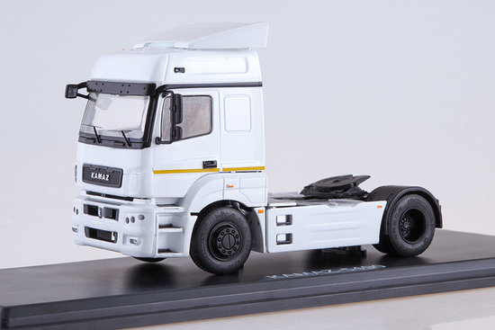 KAMAZ-5490 Zugmaschine weiß