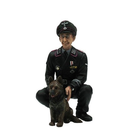 Figure Colonel Otto Paetsch with dog