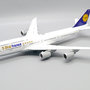 jc-wings-ew2748005-boeing-747-8-lufthansa-5-starhansa-d-abym-x10-197854_0
