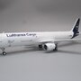 j-fox-models-jf-a321-040-airbus-a321-211p2f-lufthansa-cargo--lufthansa-cityline-d-aeui-x7c-200640_5