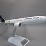 j-fox-models-jf-777-2-004-boeing-777f-lufthansa-cargo-sustainable-aviation-fuel-d-alfg-x70-200641_7