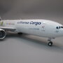j-fox-models-jf-777-2-004-boeing-777f-lufthansa-cargo-sustainable-aviation-fuel-d-alfg-x80-200641_4