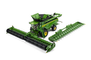 John Deere X9 1000 with Duals Combine with 2 Heads Prestige Collection