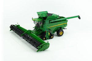 John Deere S780 mit zwei Adaptern