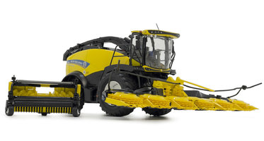 New Holland FR920 harvester including grass pickup and maize header