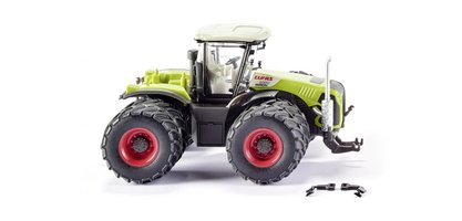 Claas Xerion 5000 s dvojitými pneumatikami