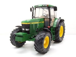 John Deere 7810 green