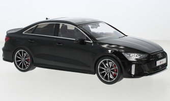 Audi RS3, Limousine, Metallic-Schwartz, 2022