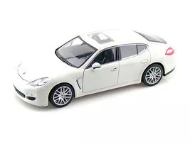 Porsche Panamera S biela
