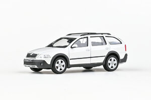 Škoda Octavia II Combi Scout (2007) biely
