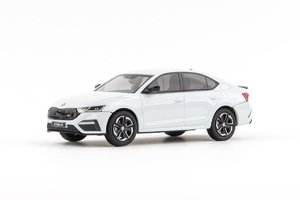 Škoda Octavia IV RS (2020) - Bíla Moon Metalíza