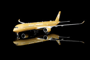 Airbus A350-1000 STARLUX Airlines "Airsorayama Gold