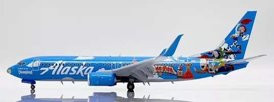 Boeing 737-800 Alaska Airlines "Pixar Pier" klapky dole