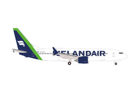Boeing 737 Max 8 Icelandair - green tail stripe "Landmannalaugar"