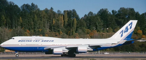 Boeing 747-400 Boeing Company - vysunuté klapky