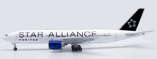 Boeing 777-200ER United Airlines „Star Alliance“ mit heruntergeklappten Klappen