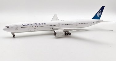 Boeing 777-300ER Air New Zealand ZK-OKM
