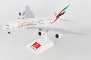 AIRBUS A380-800 EMIRATES s podvozkom