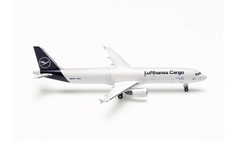 LUFTHANSA CARGO AIRBUS A321P2F - D-AEUC „HELLO EUROPE“