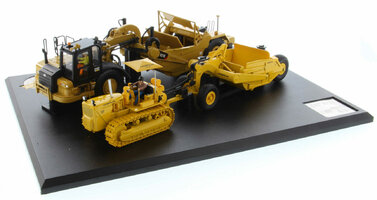 Cat 621K Motor Scraper Evolution Series w/ D7 Track-Type Tractor