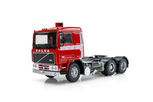 Volvo F 12, červená