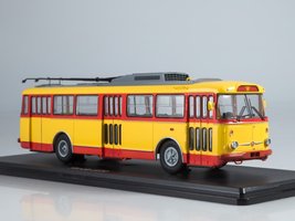 Skoda 9TR trolleybus, žlto-červený