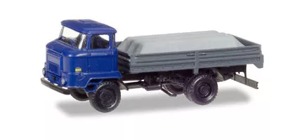 Pick-up-Truck mit Last unter der Leinwand